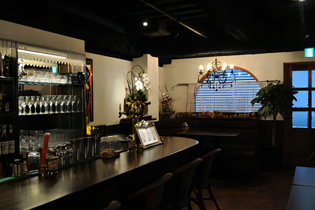 GiBAR 奥から眺めた店内